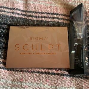 BNIB Sigma Highlight & Contour Pallet.